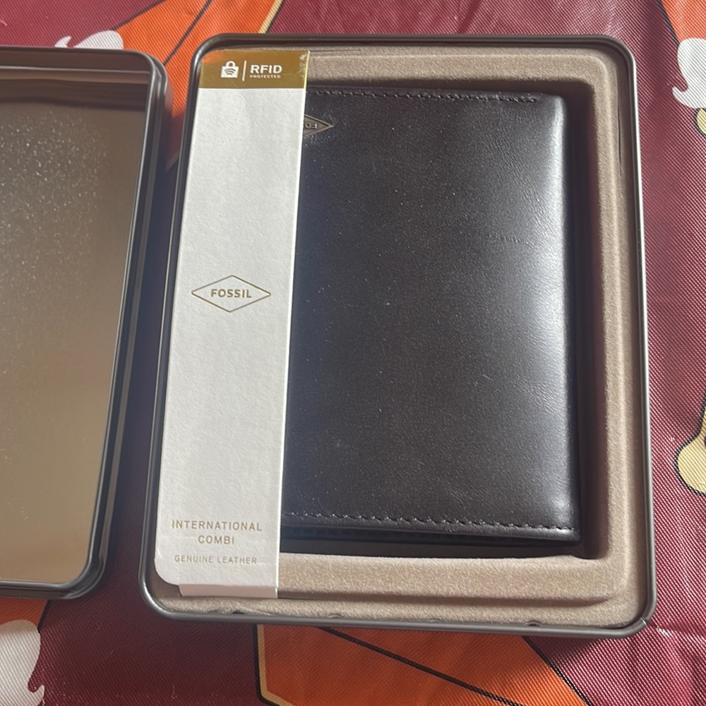 Black Leather Fossil Wallet, Ryan Intl Comb